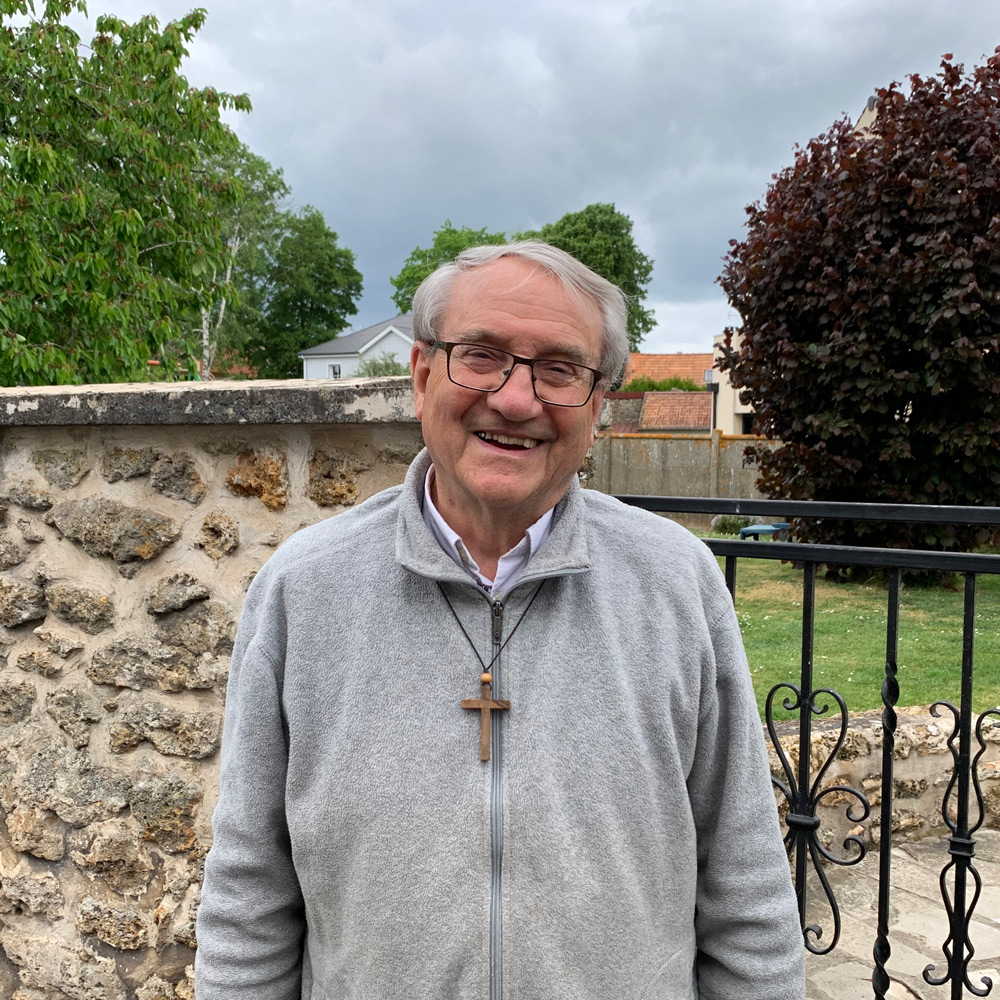 Père-Guy-LECOURT-carre-1000px